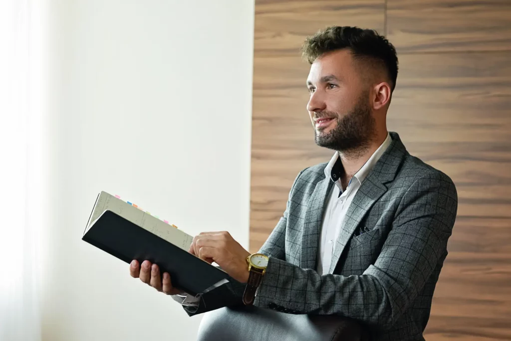 Illustration : choisir entre micro-entreprise et entreprise individuelle